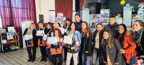 El Municipio realizó una entrega de insumos a diferentes establecimientos educativos del distrito