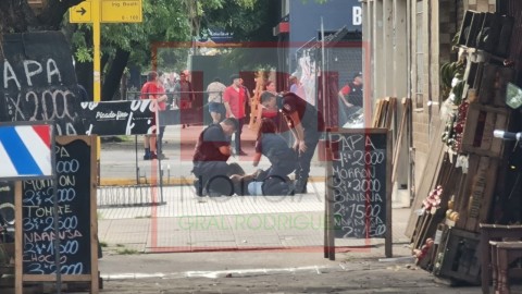 Mujer terminó detenida tras protagonizar disturbios en un supermercado céntrico y agredir a una policía