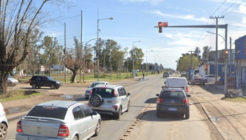 La atacaron motochorros en un semáforo de la Ruta 7 pero transeúntes la salvaron