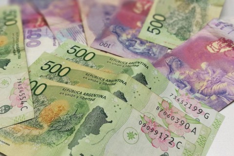 Billetes especiales para personas con discapacidad visual: de qué se trata el novedoso proyecto
