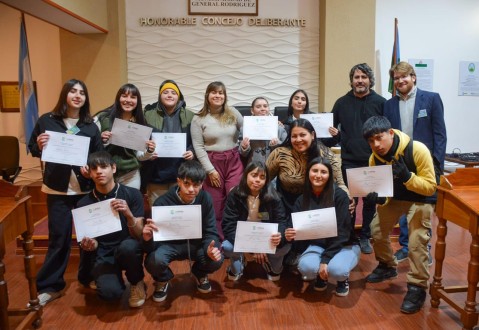 Estudiantes de secundaria debatieron sobre temas de actualidad en el Concejo Deliberante
