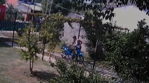 Video: desde el patio de su casa, le robaron la moto que había comprado cuatro días antes