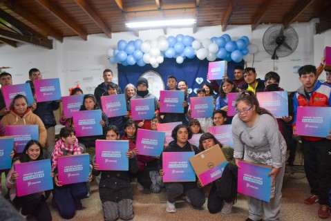 Entregaron 40 netbooks a estudiantes de escuelas especiales de General Rodríguez