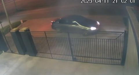 Video: un auto reportado como robado genera temor y sospechas en comerciantes de Colectora Sur