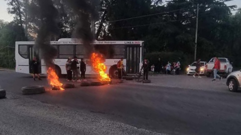 Vecinos cortaron la Ruta 7 a la altura de La Fraternidad por reclamo al Municipio