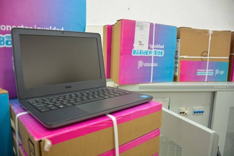 Entregaron equipamiento tecnológico a una escuela rodriguense, la primera de la región educativa