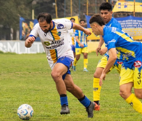 Alem perdió en la agonía del partido con el último y se complica