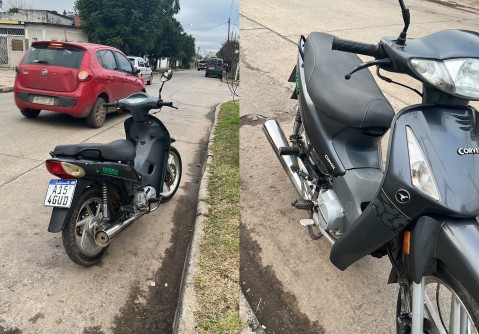 Motochorros golpearon y arrastaron a una mujer para robarle la moto en Villa Vengochea