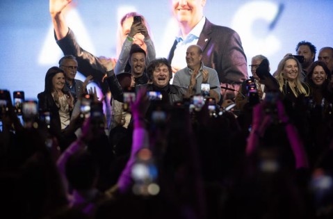 Categórica victoria de La Libertad Avanza a nivel nacional, con una pelea voto a voto en la Provincia