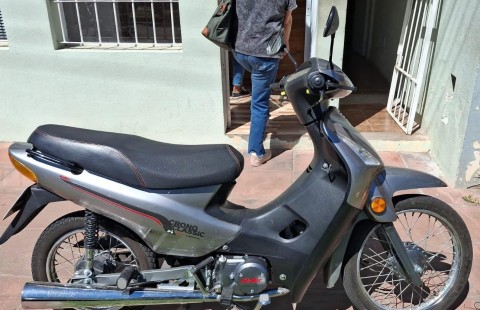 Durante los festejos por la Selecci&oacute;n, le robaron la moto tras amenazarla