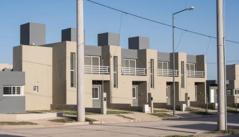 Expectativa en General Rodríguez para lograr terminar las obras de viviendas abandonadas por Nación