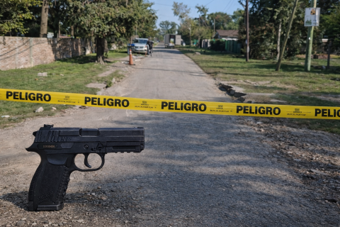 Dispar&oacute; contra presuntos ladrones pero impact&oacute; a un vecino que estaba a cien metros