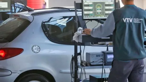 Cuáles son los principales cambios en la VTV, los peajes y las licencias de conducir que anunció el Gobierno