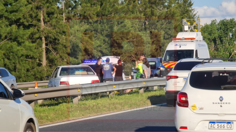 Parecía ser un accidente en la autopista, pero trascendió que fue a raíz de un nuevo robo de motochorros