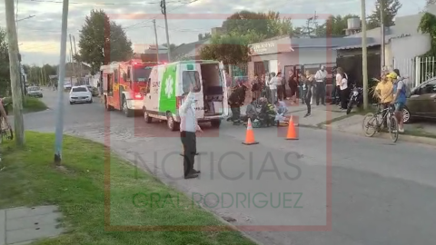 Motociclista herido tras un choque con una camioneta en la tarde del sábado