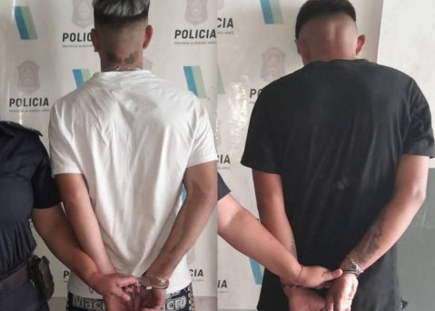 Capturaron a dos jóvenes delincuentes armados en el fondo del barrio Altos del Oeste