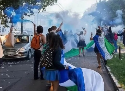 El "UPD" se vuelve un problema para el inicio lectivo de las secundarias: c&oacute;mo lo trabajan escuelas p&uacute;blicas y privadas