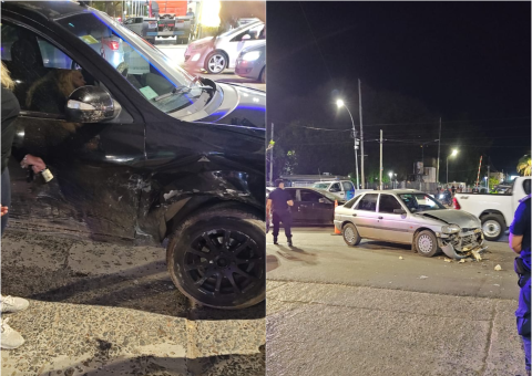 Fuerte choque entre autos en Avenida España y Bernardo de Irigoyen terminó con dos mujeres heridas