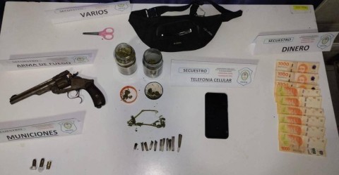 Lo detuvieron circulando en Acceso Oeste con droga para vender y un arma de fuego