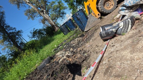 Tras denuncia de un vecino, el Municipio removió desechos altamente contaminantes cerca del monte del Hospital