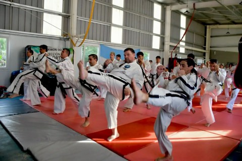 Marcelo Cauteruccio encabez&oacute; una masterclass de taekwondo en el Polideportivo
