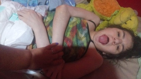 El desesperado pedido de movilidad de una madre para su hija discapacitada, que requiere mucha asistencia