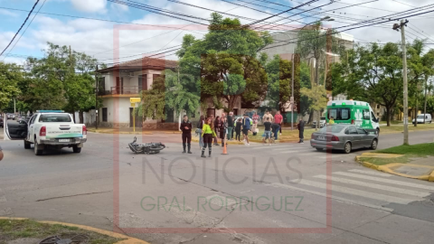 Un joven resultó herido en la tarde de Navidad al chocar en moto en una esquina céntrica