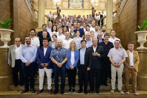 Entre "tires y aflojes", cómo sigue la batalla por la reelección indefinida de los intendentes bonaerenses