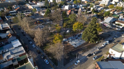 La obra de la Plaza Sur sumó otro enojo, ahora por rápido deterioro, a menos de 24 horas de su inauguración