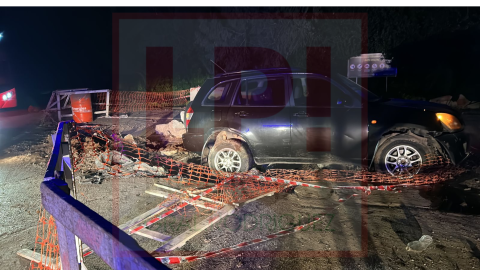Camioneta cayó en un pozo de obra en un tramo a oscuras de la Ruta 24