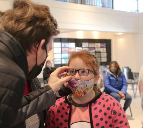 El Municipio entregó un centenar de lentes a vecinos de General Rodríguez