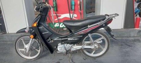 Motochorros lo encañonaron y le robaron la moto en la Colectora Norte