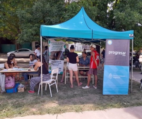 Comienza una posta de inscripción a los programas Progresar, FinEs y Viaje de egresados gratuito