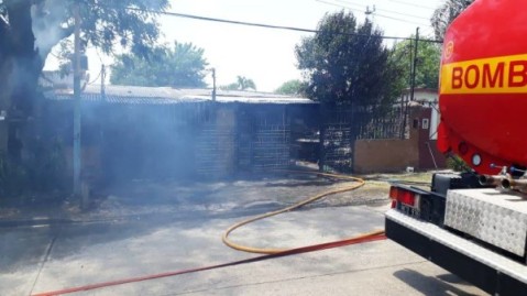 Un joven perdió su departamento y todas sus cosas tras un incendio en la calle Alem