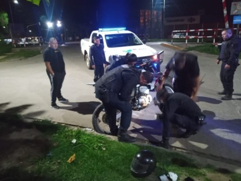 Detuvieron a dos motochorros que portaban un arma de fuego y cocaína