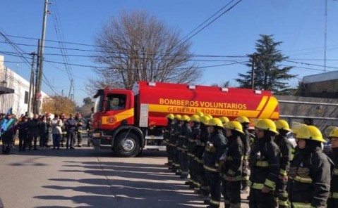 Se celebró el Día de los Bomberos con la presentación de una nueva unidad para el cuartel