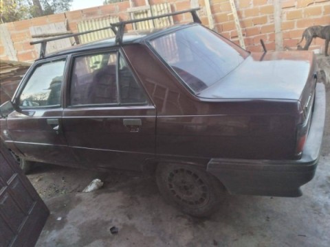 Les robaron el auto de la puerta de la casa