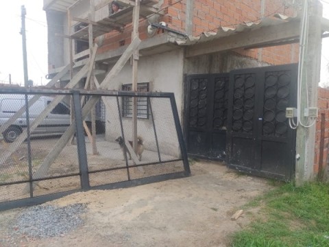 Robaron el port&oacute;n de entrada de una casa del barrio Pico Rojo: &iquest;D&oacute;nde termin&oacute;?
