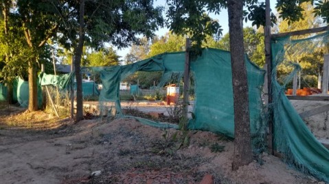 Denuncian "abandono total" en la obra del jardín de Santa Brígida y acusan al Municipio de endeudar a un vecino