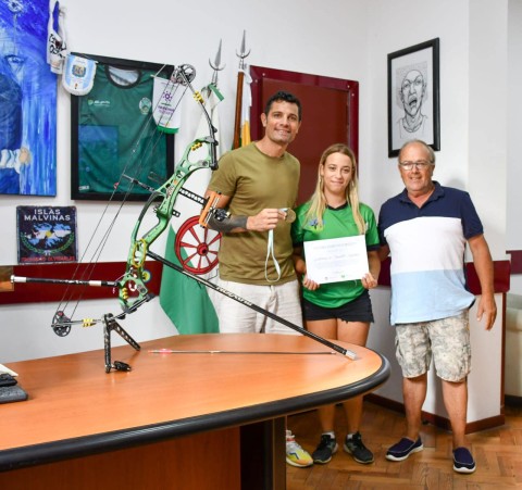 Quién es la deportista rodriguense que fue reconocida por el intendente Mauro García en los últimos días