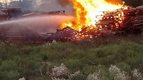 Incendio en una depósito de pallets del barrio San Salvador