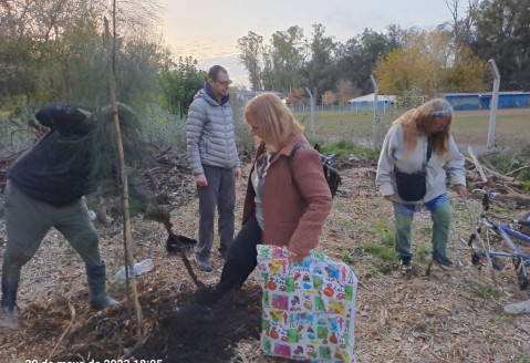 Vecinos autoconvocados realizaron una jornada de concientización en el Monte del Hospital