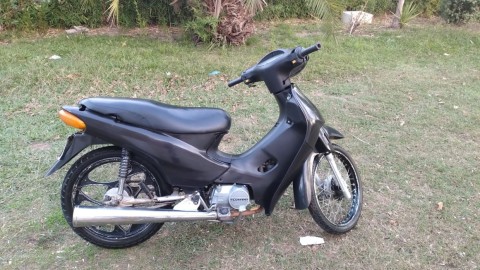 Entraron a una casa en el barrio Los Naranjitos y robaron una moto