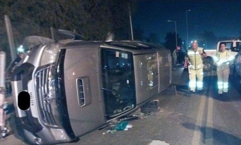 Vuelco de una camioneta en el puente de la Ruta 24