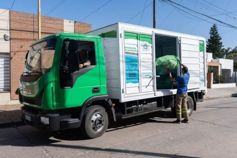 Cómo funciona el camión recolector de reciclables y por cuántos domicilios pasa a recogerlos