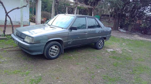 Dejó el auto estacionado para ir de compras y al volver se lo habían robado