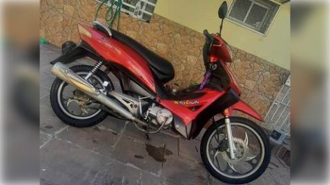 "Casi nos dan un tiro": el violento asalto que sufrió un hombre junto a su novia en Colectora Sur para robarle la moto