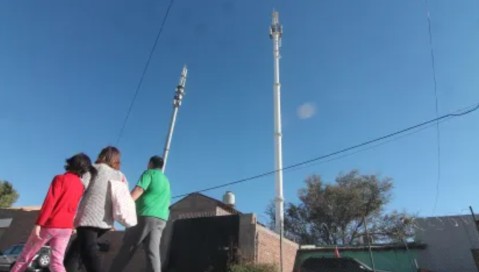 El pedido que le hicieron ONGs al Estado por las antenas telefónicas: ¿por qué preocupa la llegada del 5G?