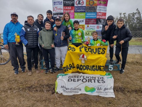 La Escuela de Ciclismo participó en un nuevo torneo y logró alcanzar el podio otra vez