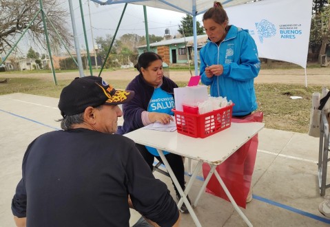 Nuevo operativo con controles médicos gratuitos, trámites y garrafas económicas en un barrio de Gral Rodríguez este viernes